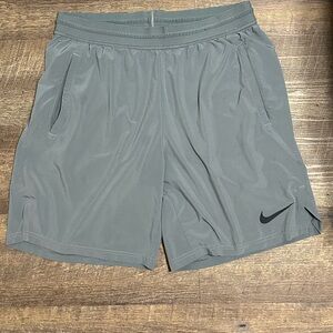 (SOLD) Nike Men's Dri-FIT Flex Size Large